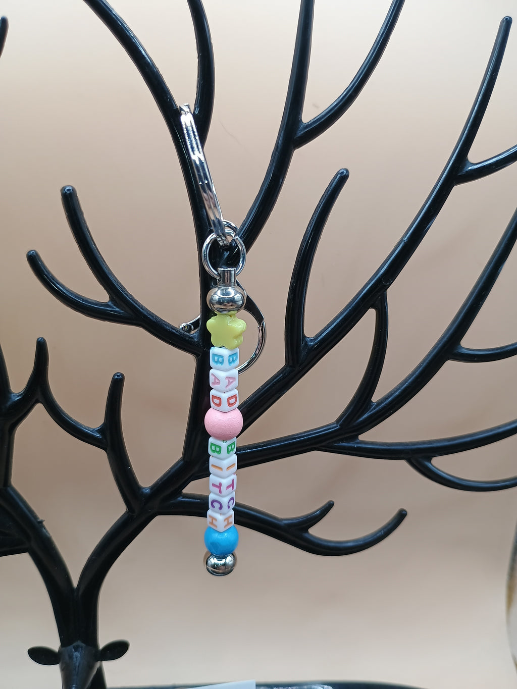“Bad B*tch” Beaded Keychain – Silver Metal Keychain with Colorful Letter Beads